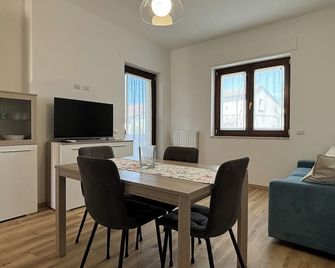 Rocchesi Apartments - Two-room apartment with portion of terrace, for couples and families - 로카 산 펠리세 - 다이닝룸