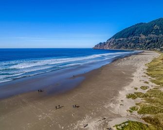 Sprig Dwelling! Clean Contemporary Less than One Block to Manzanita Village. - مانزانيتا - شاطئ