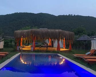 Yol Glamping Hotel Retreat Center - Kayaköy - Pool