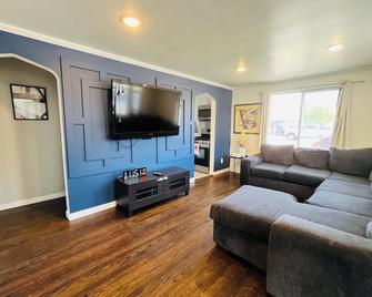 Charming 2-bedroom house in wonderful Denver with WiFi, AC - Denver - Sala de estar