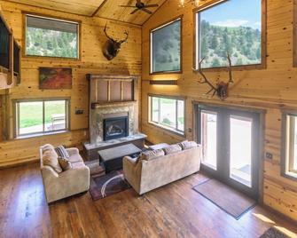 Hideaway at Rock Creek - Philipsburg - Living room