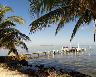 ذا ريد هت إن - مدينة بليز - شاطئ