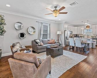 Modern 3 BR townhouse close to lake and downtown - Lake Charles - Sala de estar