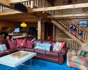 Perfect Family Retreat! Minutes From Stratton Mtn. Close To Mt. Snow & Bromley - Jamaica - Sala de estar