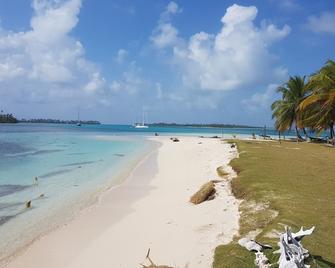 Cabanas Narasgandup -Naranjo Chico - San Blas - Beach