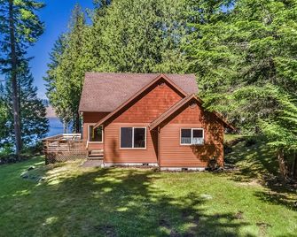 Waterfront w/ Seasonal Dock! (Rendezvous Retreat) - Friday Harbor - Building