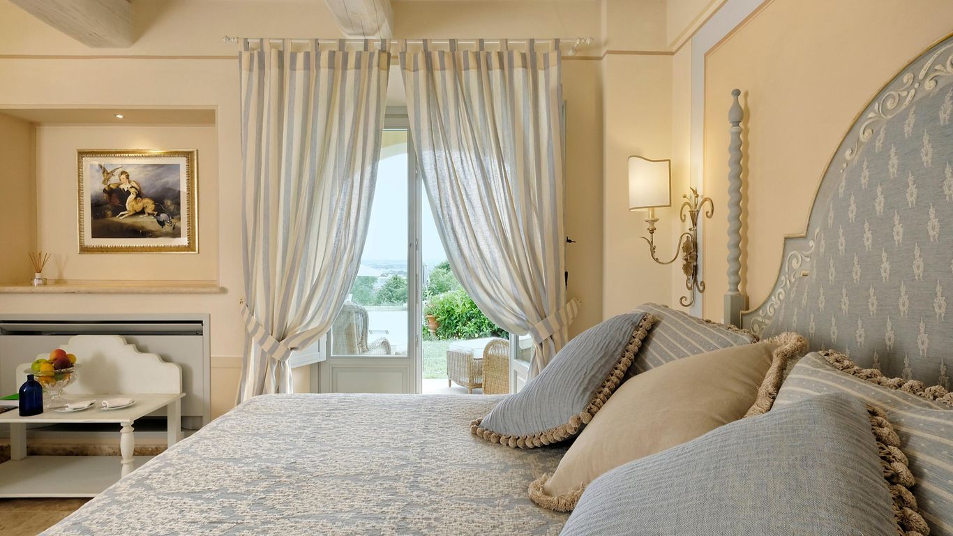 إل فالكونيير - ريليس إي تشاتوك