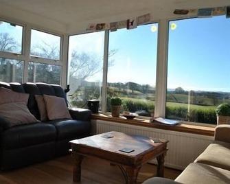Airds Farm Guest House - Castle Douglas - Living room