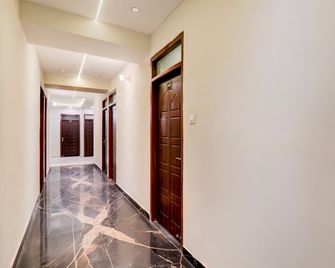 Deluxe Hotel Avon - Kanpur - Flur