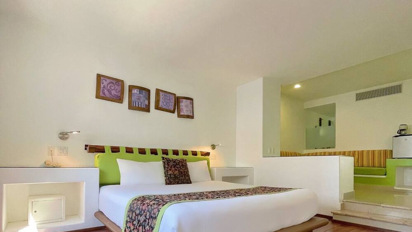 Seven Crown Express & Suites by Kavia