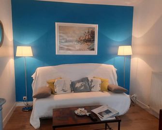 Vacancy Waterfront In Normandy Sea View - Luc-sur-Mer - Living room