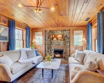 Historic Tennessee Vacation Rental on Homestead - Crossville - Living room