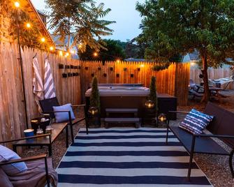 Dog-Friendly Hudson Valley Escape with Hot Tub & Jacuzzi - Kingston - Patio