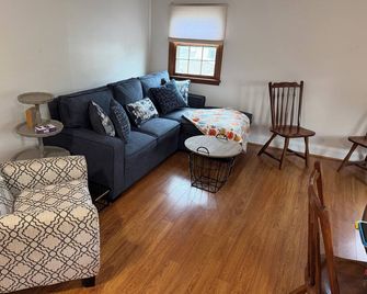Village View B&B,Convenient 2-bedroom apartment in lovely Lahaska, Bucks County - Lahaska - Living room
