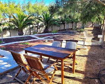 Fuerte Action Guest House - Costa Calma - Patio