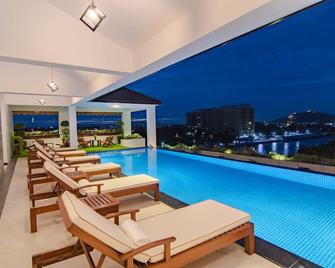 Hotel The Haven - Mandalay - Pool