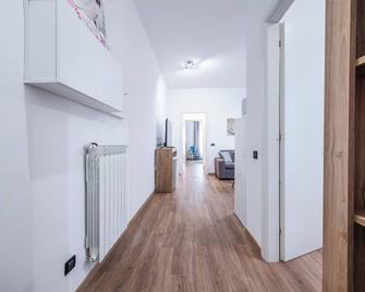 [Essenza Moderna] near Hospital and Center - Brescia - Flur