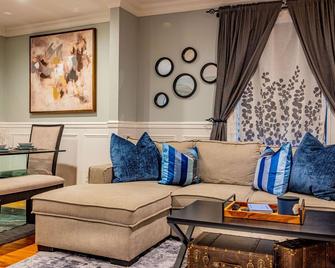 Luxury Home- Walking distance to UBS Arena/Belmont Park Village - Elmont