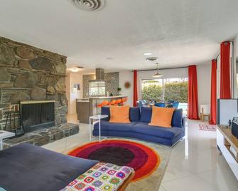 Funky Palm Springs Paradise Near Golf Courses - Palm Springs - Sala de estar