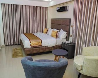 Romeneo Grand Royal Hotel - Lagos - Schlafzimmer