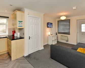 Pass the Keys Perfectly located 1 bed flat - Cardiff - Living room