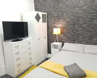 Topaz Town House No 36 - Huddersfield - Bedroom