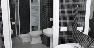 Central Hostel Milano - Milan - Bathroom
