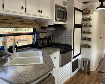 Eclectic Chic Trailer Home - Greenwood Village - Kitchen