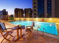 Excelsior Luxury Apartments - Manama - Piscine