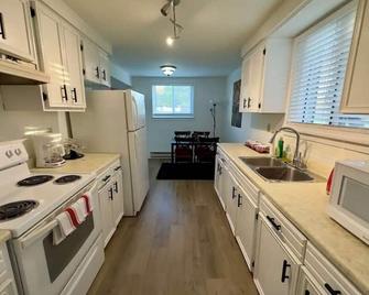 Deluxe 2BD Movie Apartment in Port Dover - Port Dover - Cocina
