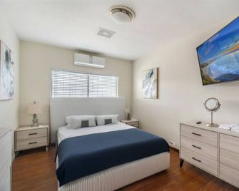 Newly Renovated Home Spacious Close 2 Ho - San Bernardino