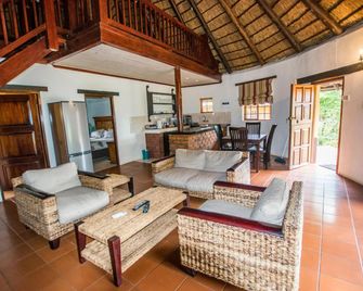 Hoyohoyo Koeltehuis - Kiepersol - Sala de estar