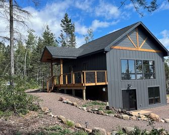 Forest Bathing. Lake Superior Views. Charming 1 bedroom apartment/suite. - Tofte - Edificio