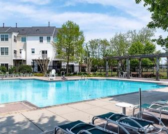 New Intown Waterfront Townhome wPool & Location - Cambridge - Pool