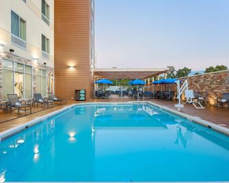 Fairfield Inn & Suites by Marriott Alexandria - Alexandria - Svømmebasseng