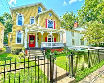 Historic Home within walking distance of Downtown Harmar & Marietta - Marietta - Building