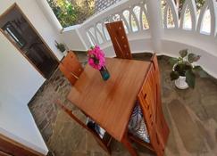 Luxury cosy villa welcoming you by the beach - Malindi - Jadalnia