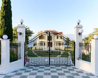 Villa Filoxenia - by the sea - up to 12 guests - Psathopyrgos - Building