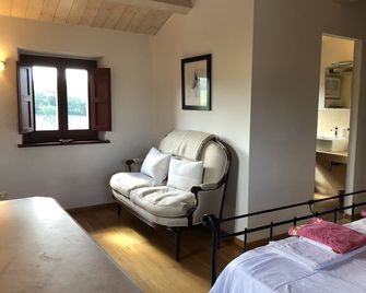 Restored 4/5 bedroom farmhouse with pool ,super fast WiFi contemporary interior - Ostra Vetere - Habitación