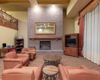 AmericInn by Wyndham Ottumwa - Ottumwa - Huiskamer