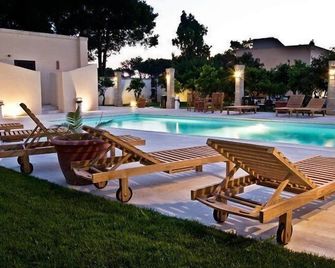 마세리아 리 캄피 - 카발리노 - 수영장