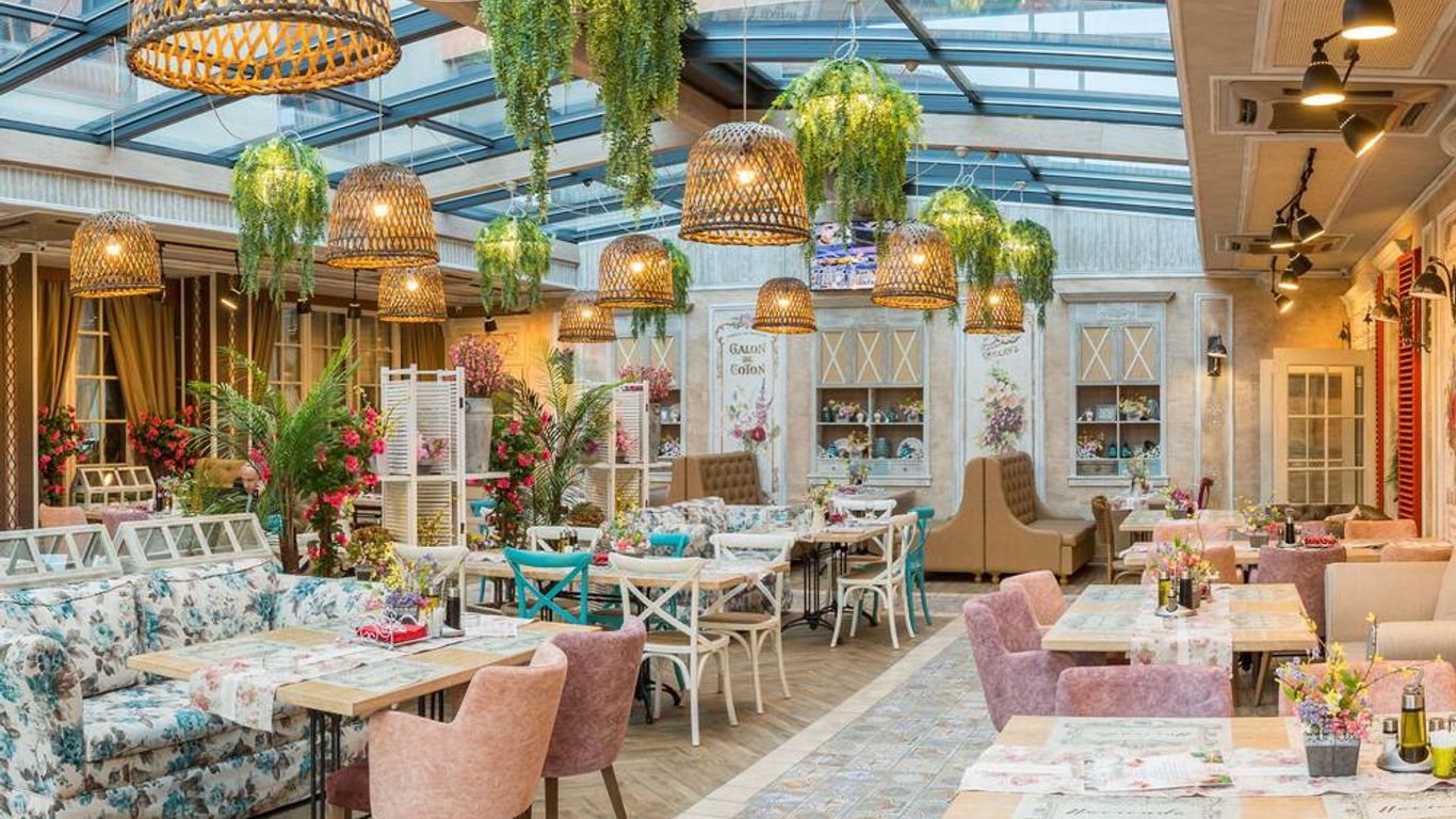 Cosmopolitan Hotel & Wellness