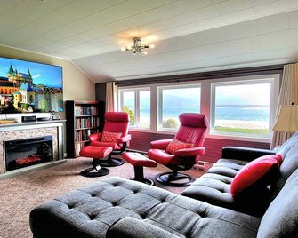 125' Beachfront Bliss, Private Beach Access, Firepits, crabbing, clamming - wow! - Netarts - Sala de estar
