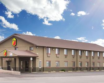 Super 8 by Wyndham Colby - Colby - Bygning