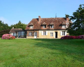 Maison d'Hôtes la Bihorée - Firfol - Building