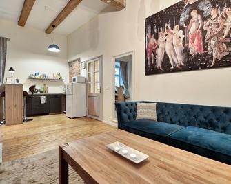 Bohemian Hideout, Old Town, Tartu Home - Tartu - Living room