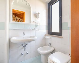 Hotel Al Castello - Torri Del Benaco - Kylpyhuone