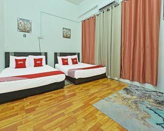 OYO 90431 Cz Hotel - Pasir Puteh - Bedroom