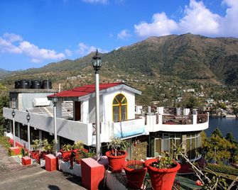 Hotel Lake Inn - A Luxury Lake View Hotel - Bhimtal