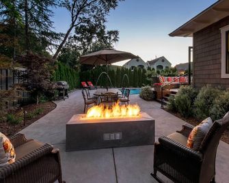 Lux on First is a rare in-town oasis. - Sonoma - Patio